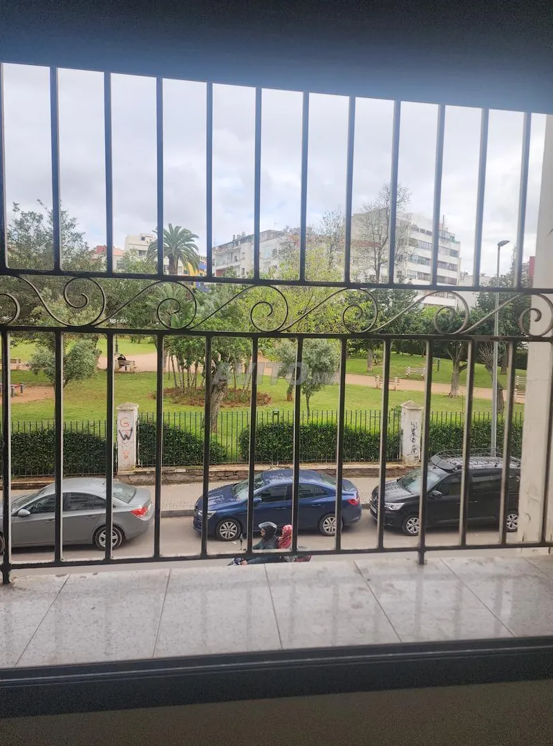 Urgent à vendre grand appartement deux façade
