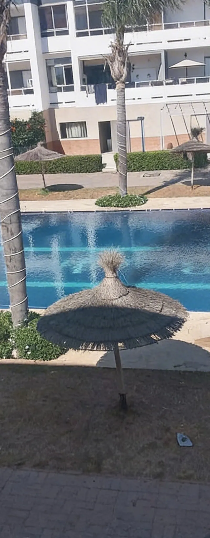 À vendre un joli appartement meublé avec piscine