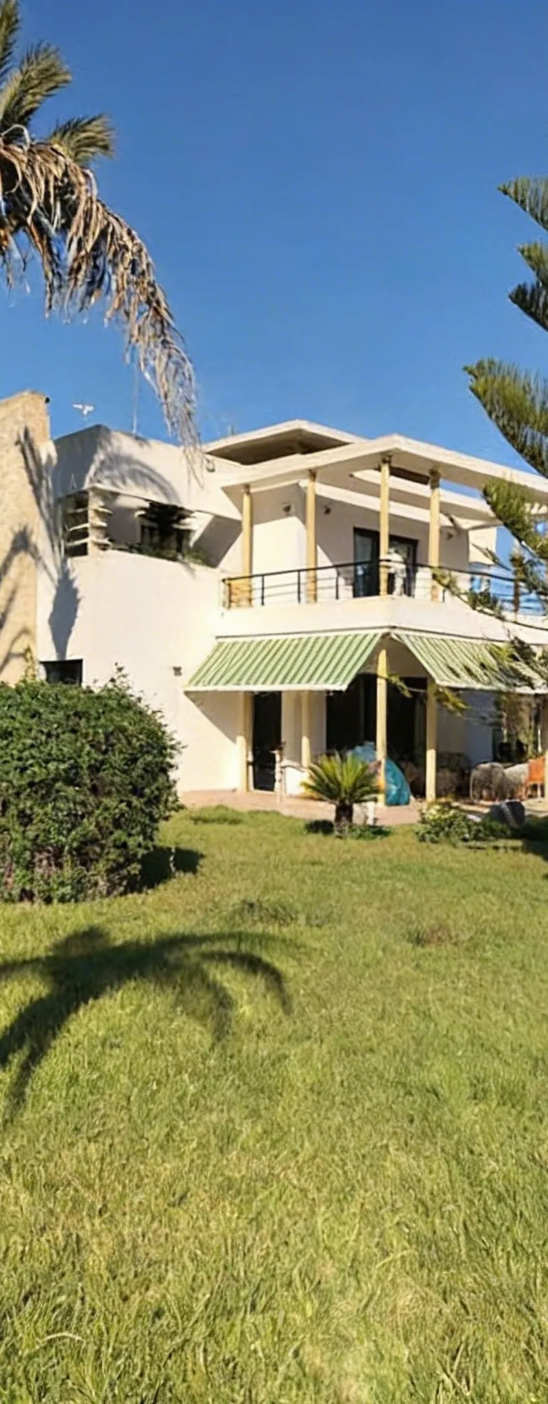 Villa meublée 10000m2 Bousekoura à vendre