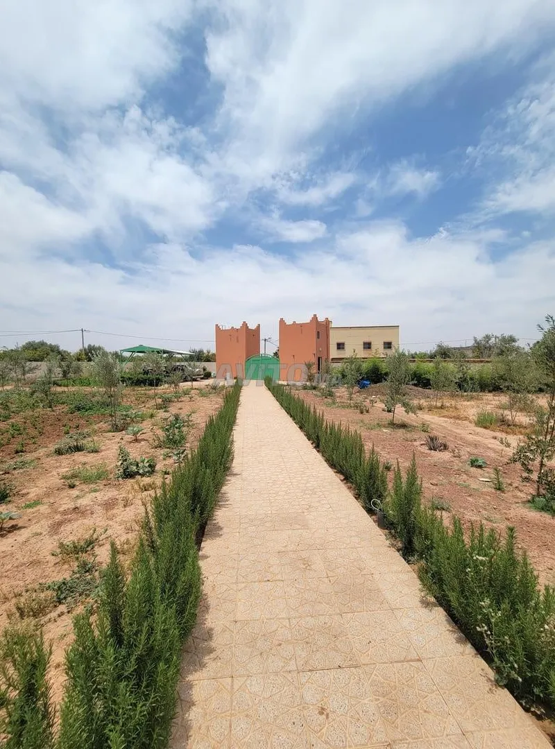 Villa titrée de 3300 m² à sidi Abdellah Ghiat