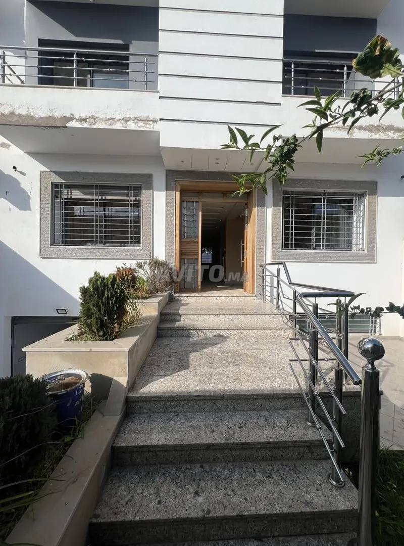 Villa 178m2 3Niveaux à vendre à Bouskoura