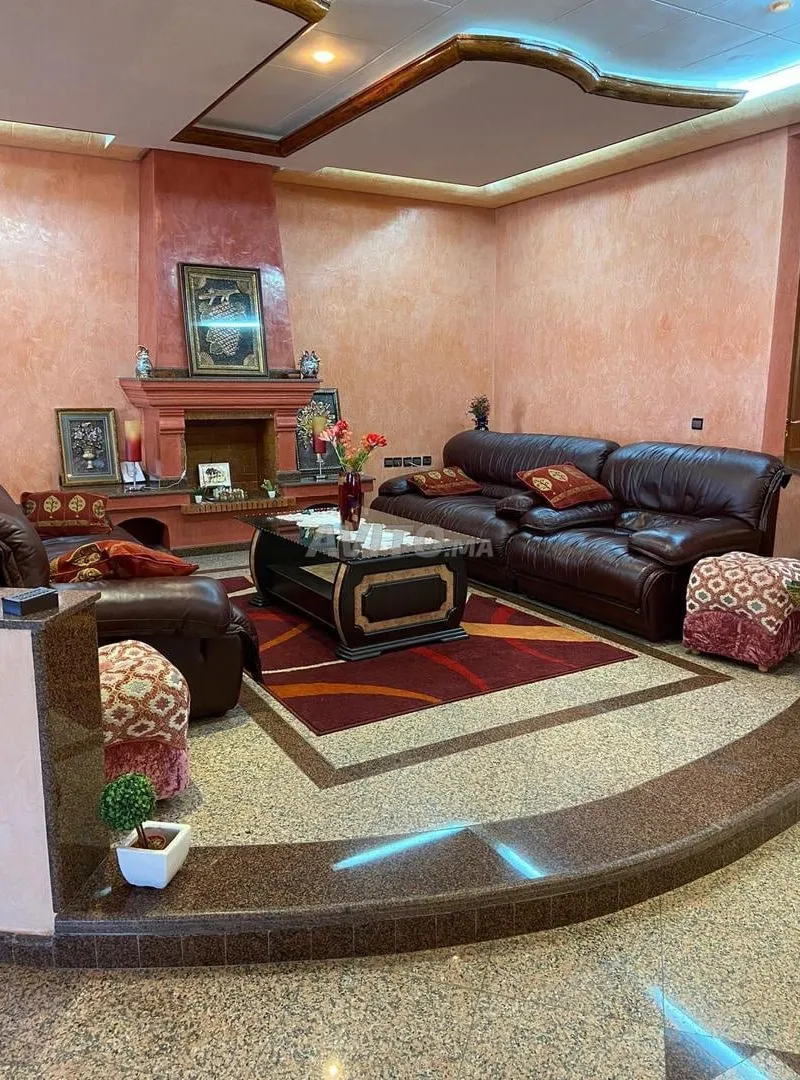 Villa 300m à vendre à Hay Nassim islain