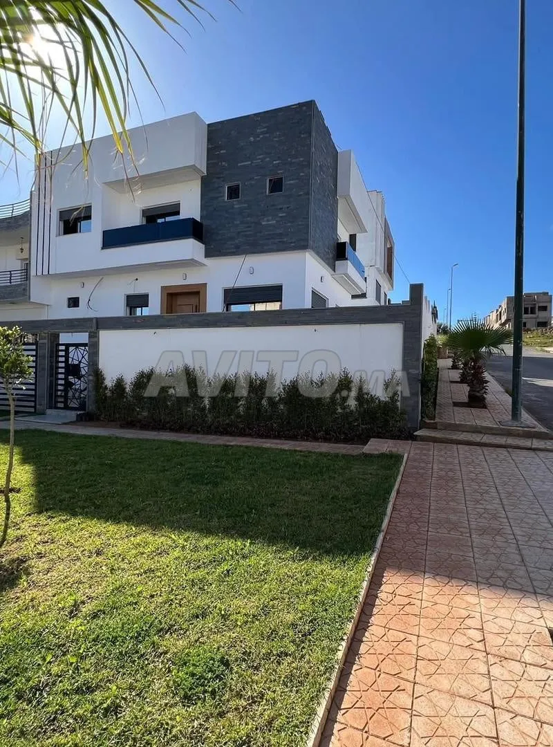 Villa 264 m2 deux façades avec piscine