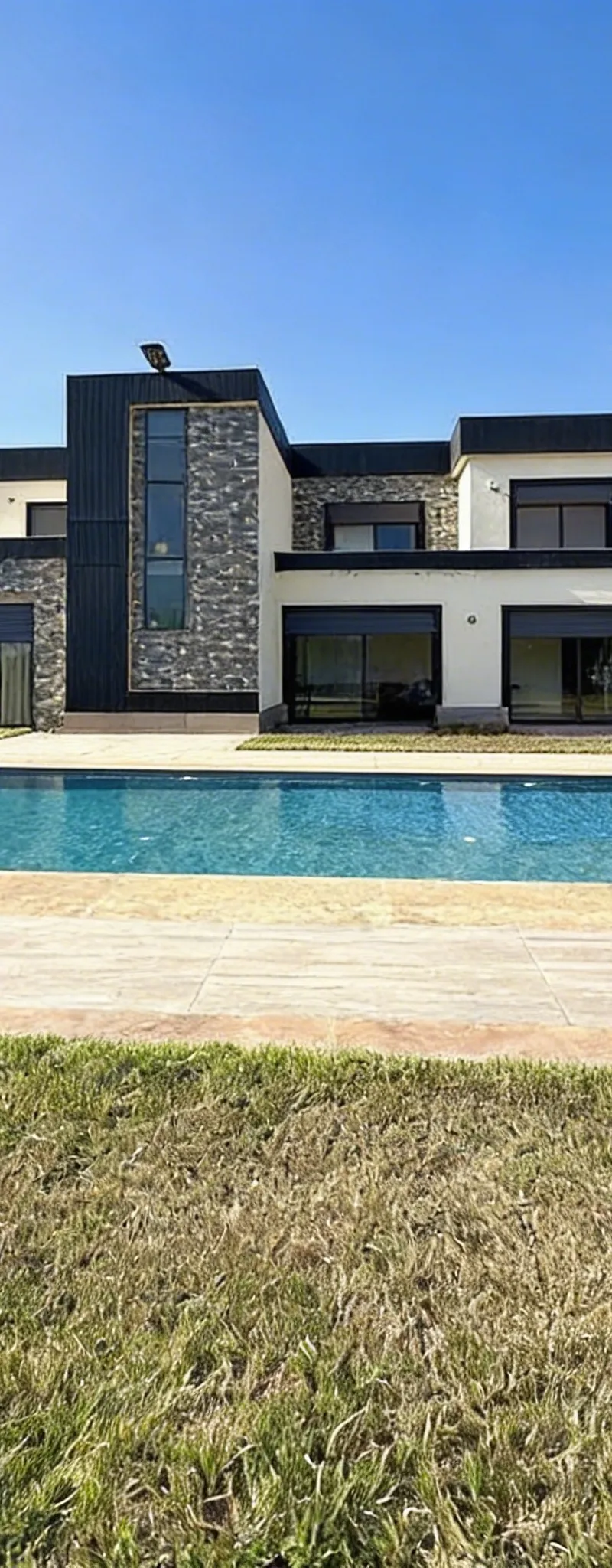 Villa de luxe à vendre avec une vue magnifique sur la mer