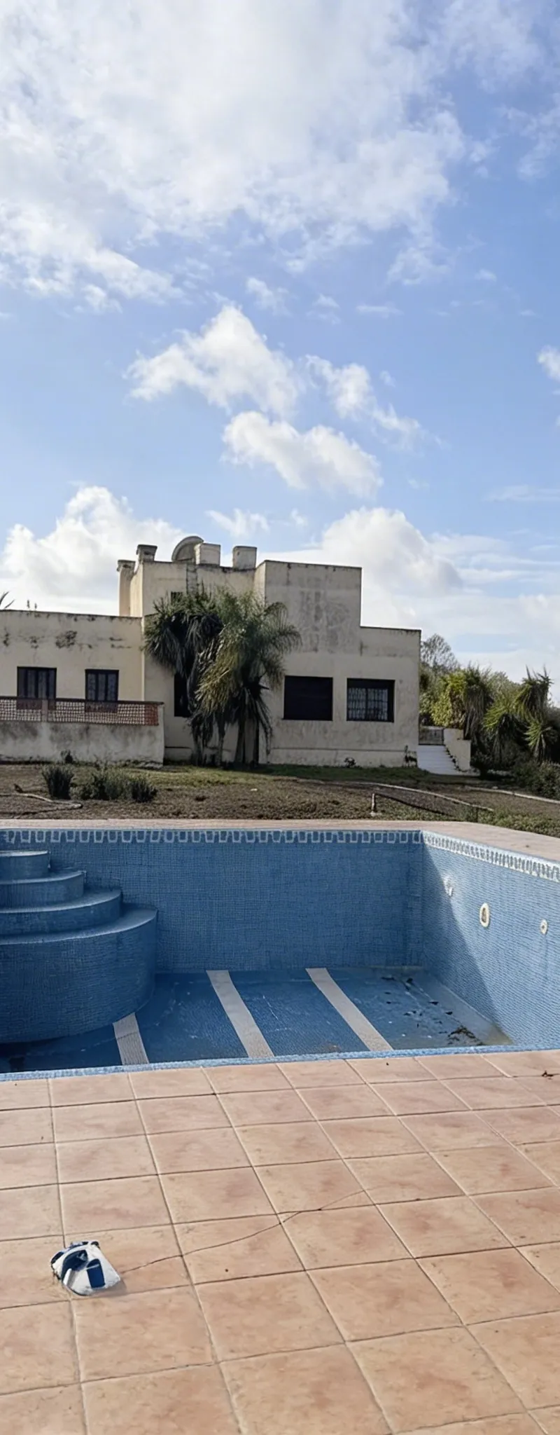 Ferme-Villa 500m² avec Piscine à 9km de BenSlimane