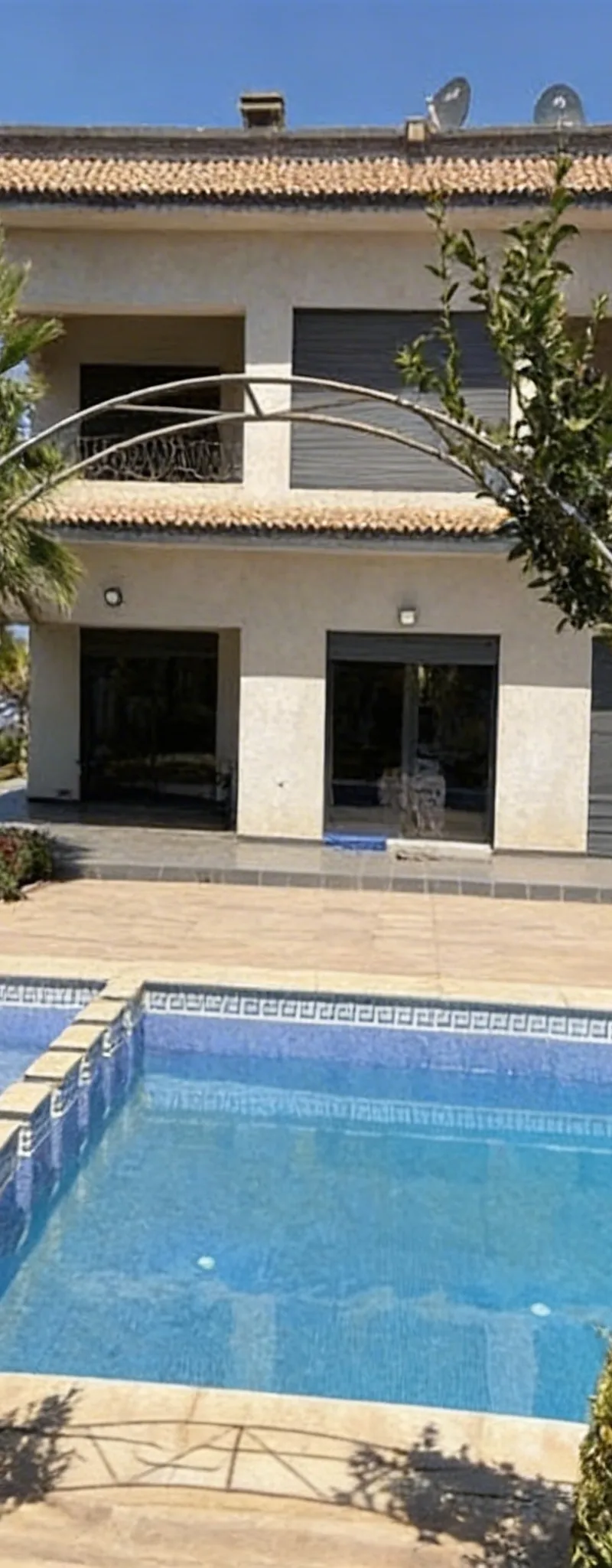 Ferme avec villa piscine sur 1 ha titré à Benslima