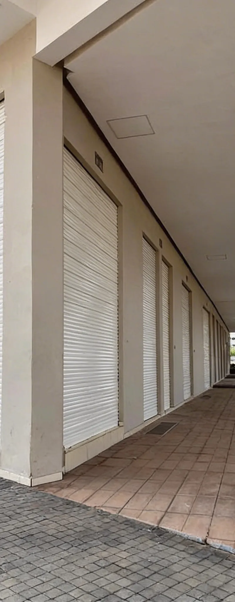 Local commercial à vendre/louer avec zone d'arcade
