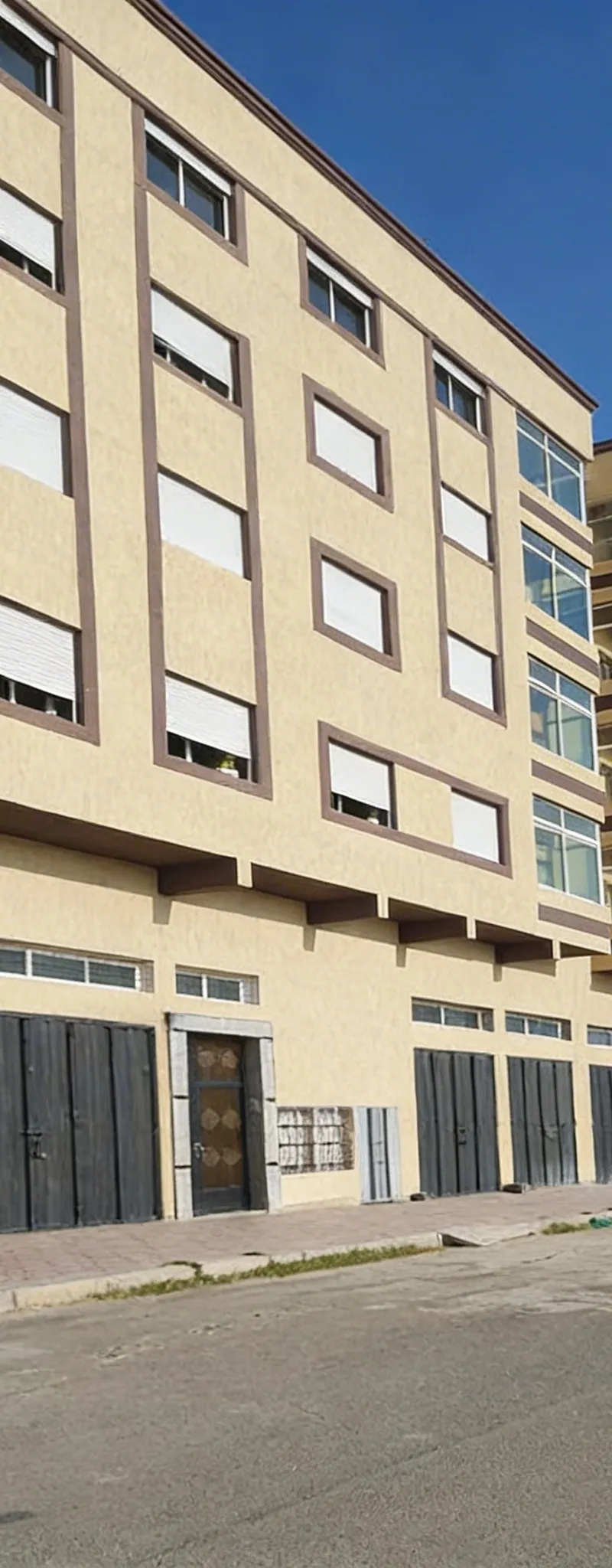 Magasin 132 m2 avec soupente 28m2 à Bouznika