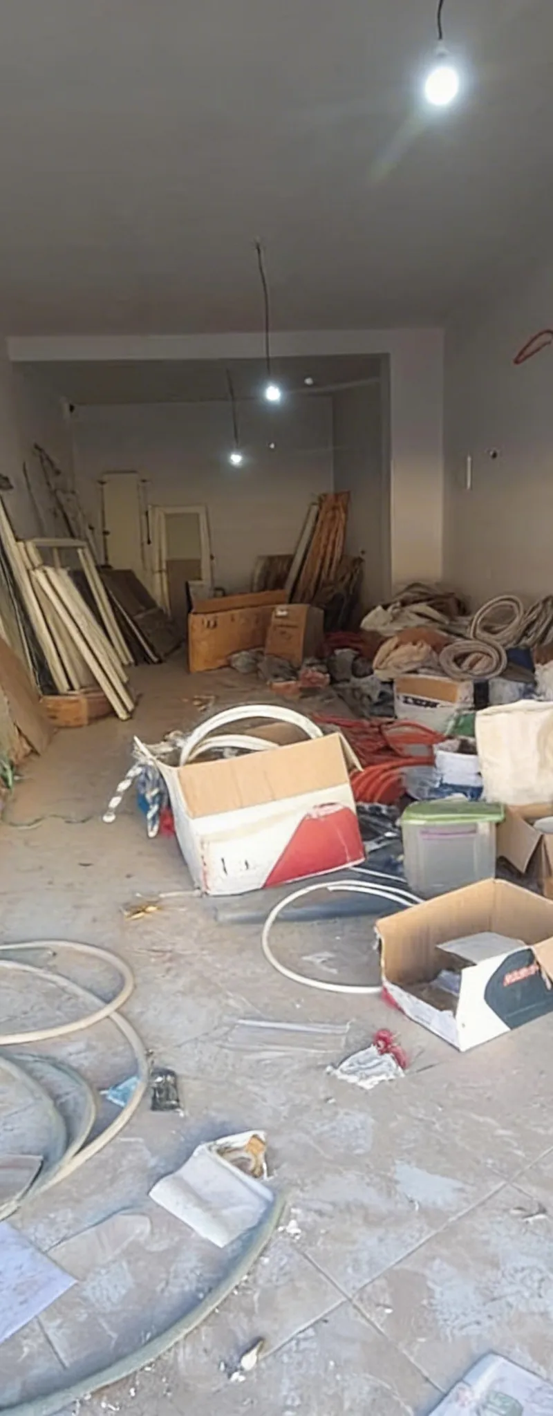 Local commercial près de l'école privée