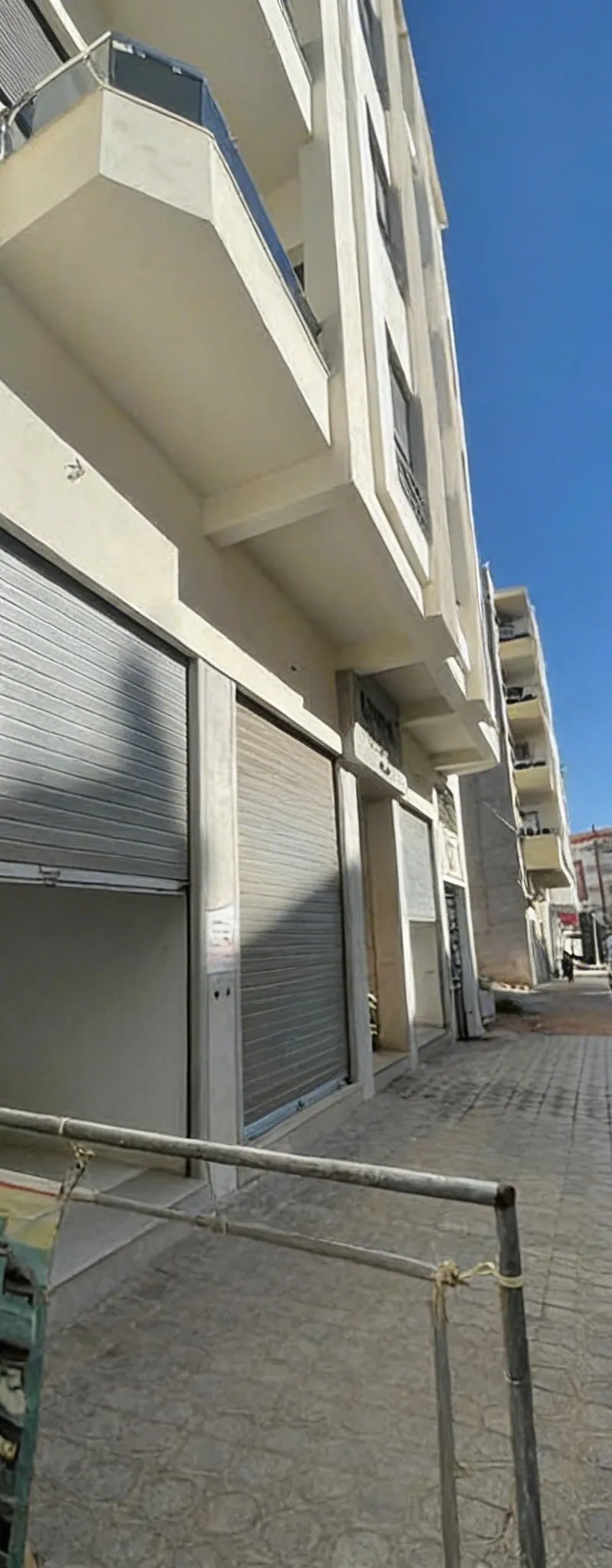 Local commercial Route immouzer