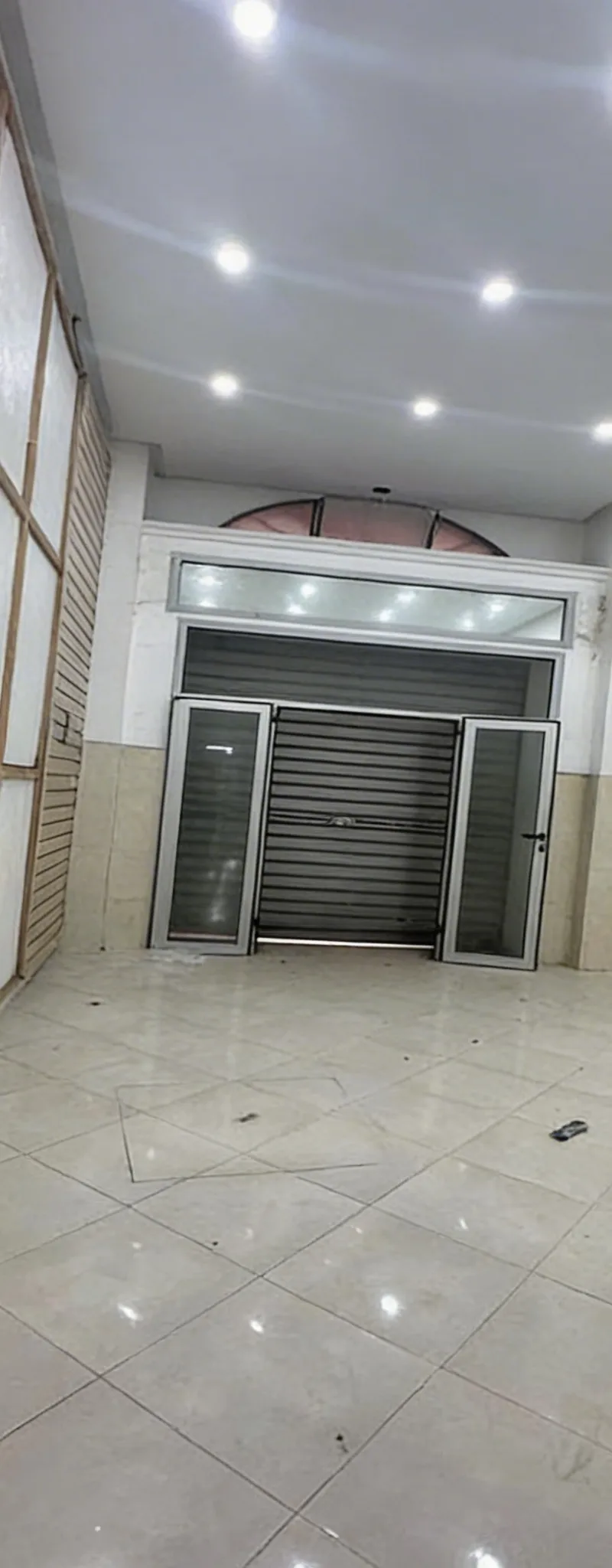 Local commercial à vendre 76 m² près du tunnel de Msanana