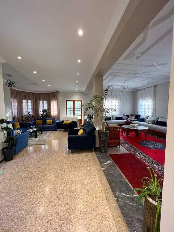 Villa meublé de 560 m² usage habitation ou bureau