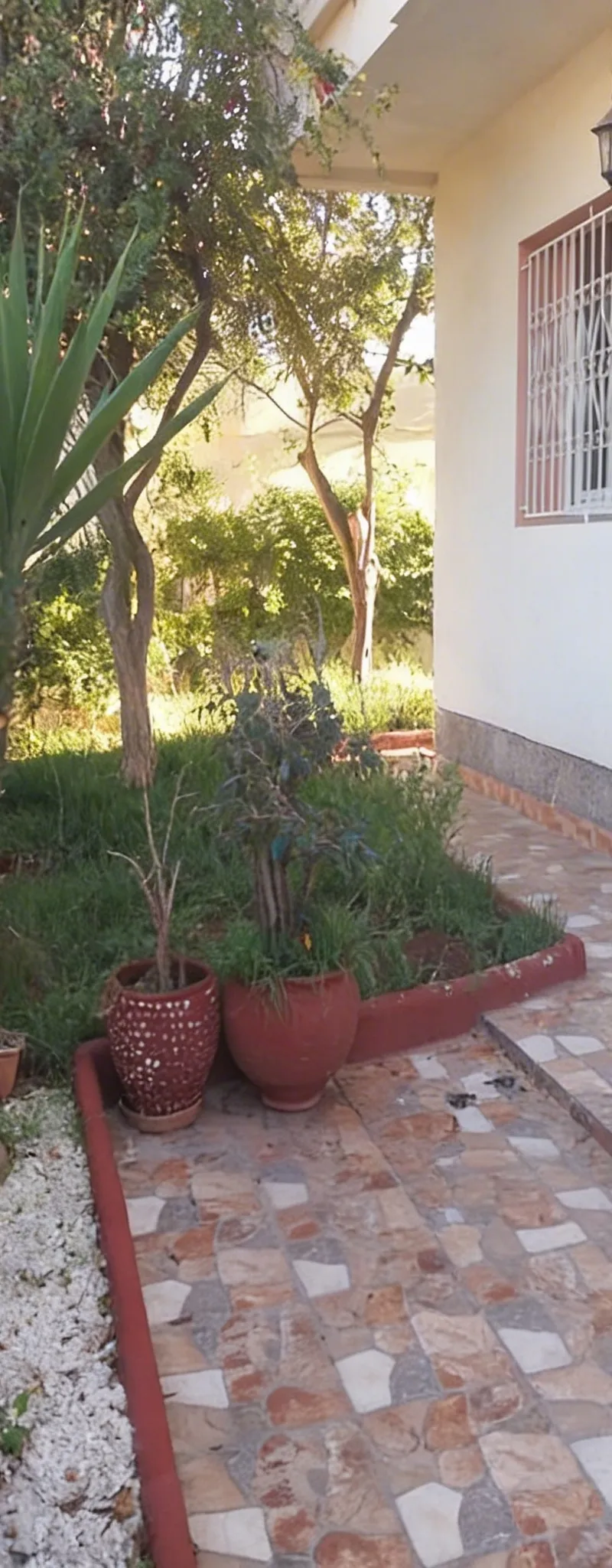 Villa à vendre 310m2 sur 3 niveaux ensoleillée