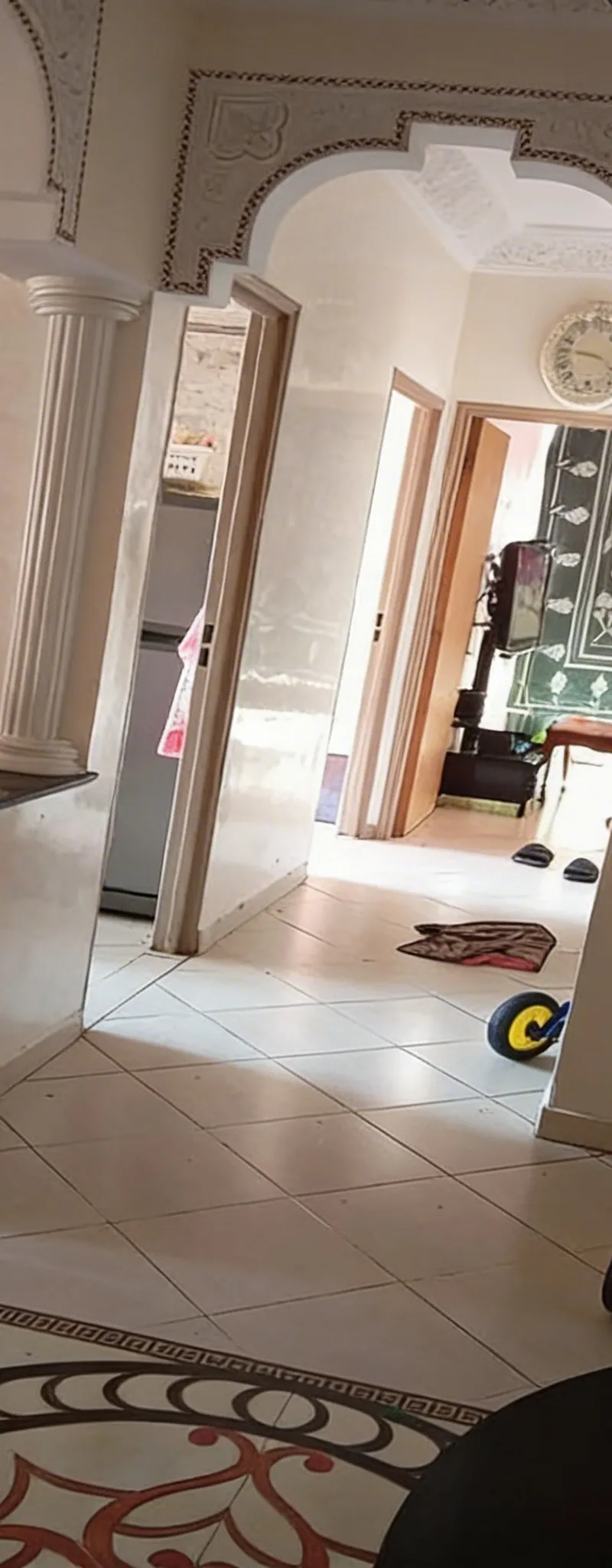 Appartement ensoleillé, propre et de type "chouki". Près de la rue