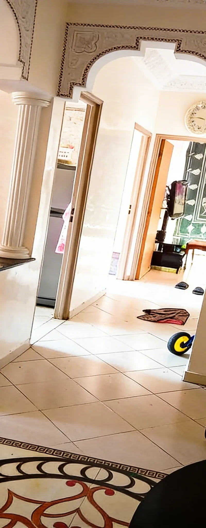 Appartement ensoleillé, propre et de type "chouki". Près de la rue