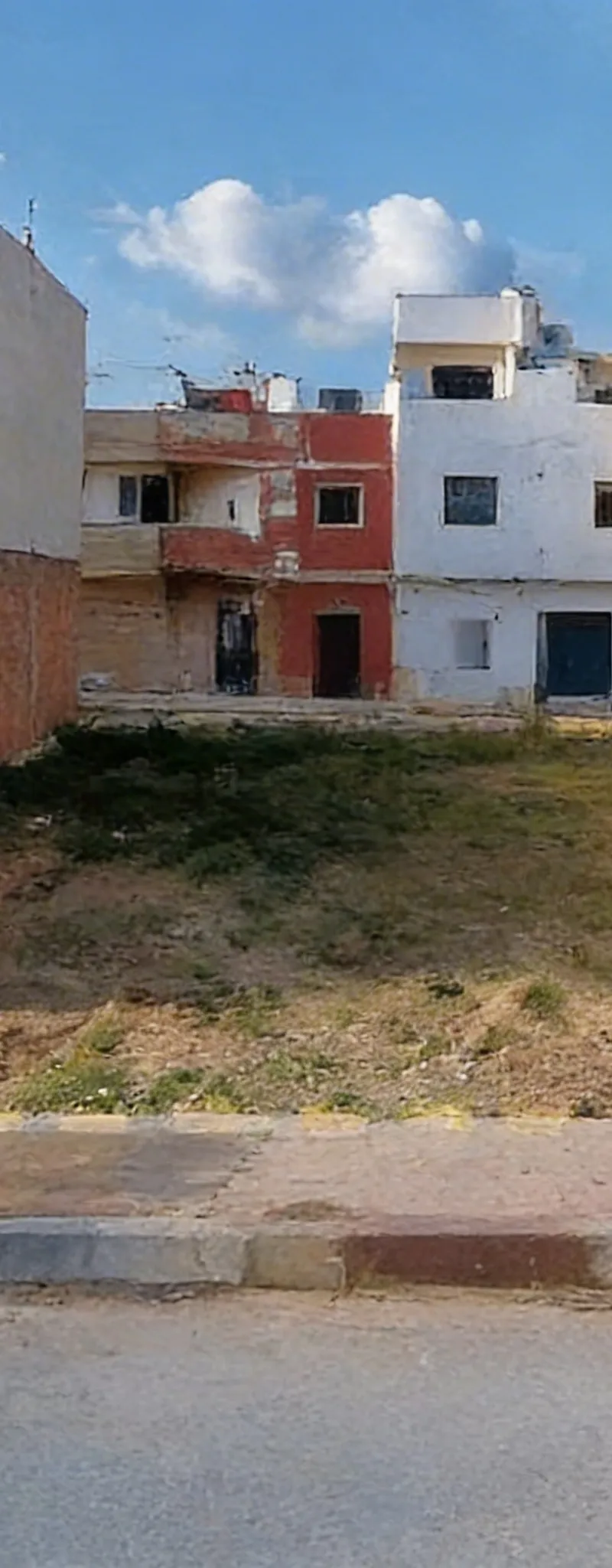 Terrain à vendre 123m2 au centre de Ain Atiq