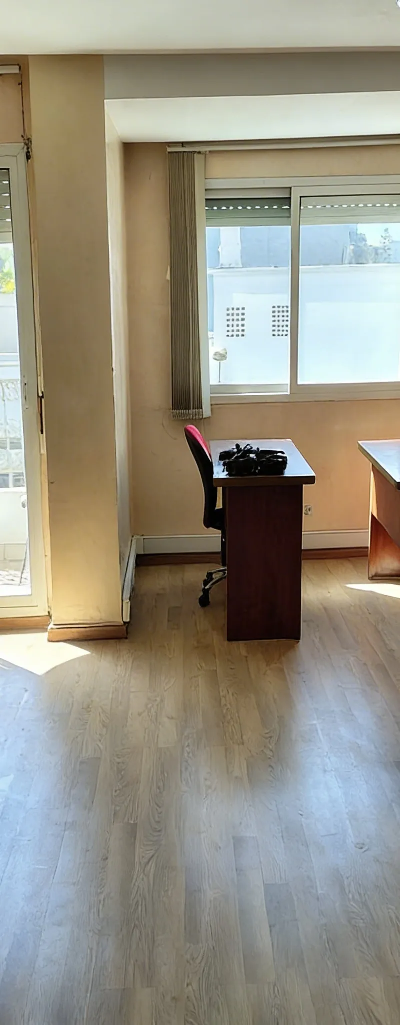 PLATEAU DE BUREAU À VENDRE 98 m² Quartier Palmiers