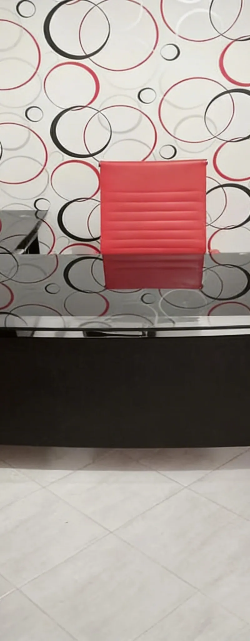 Bureau noir en verre
