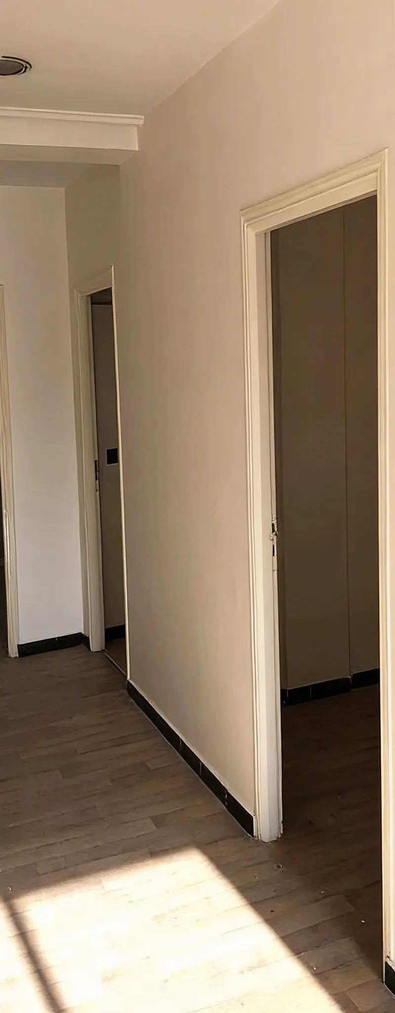Bureau à usage commercial de 144 m²