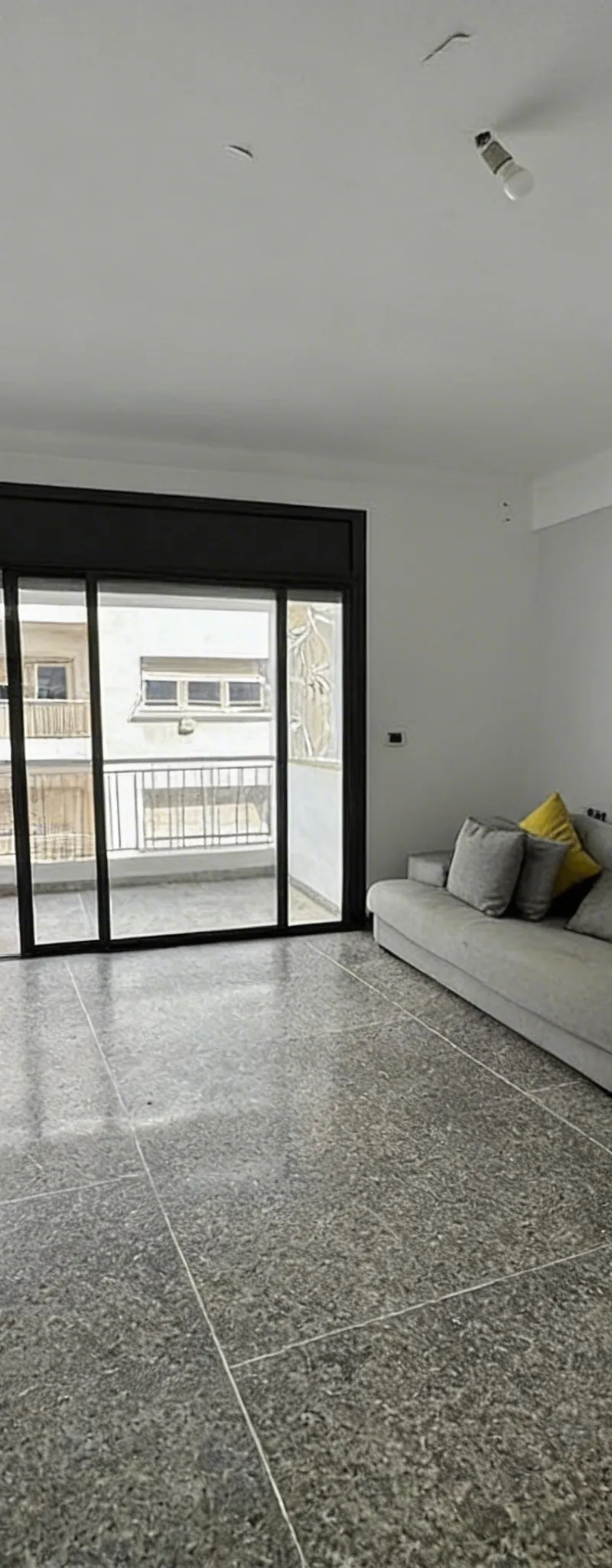 A louer 103m² 2 chambres - place Piétri