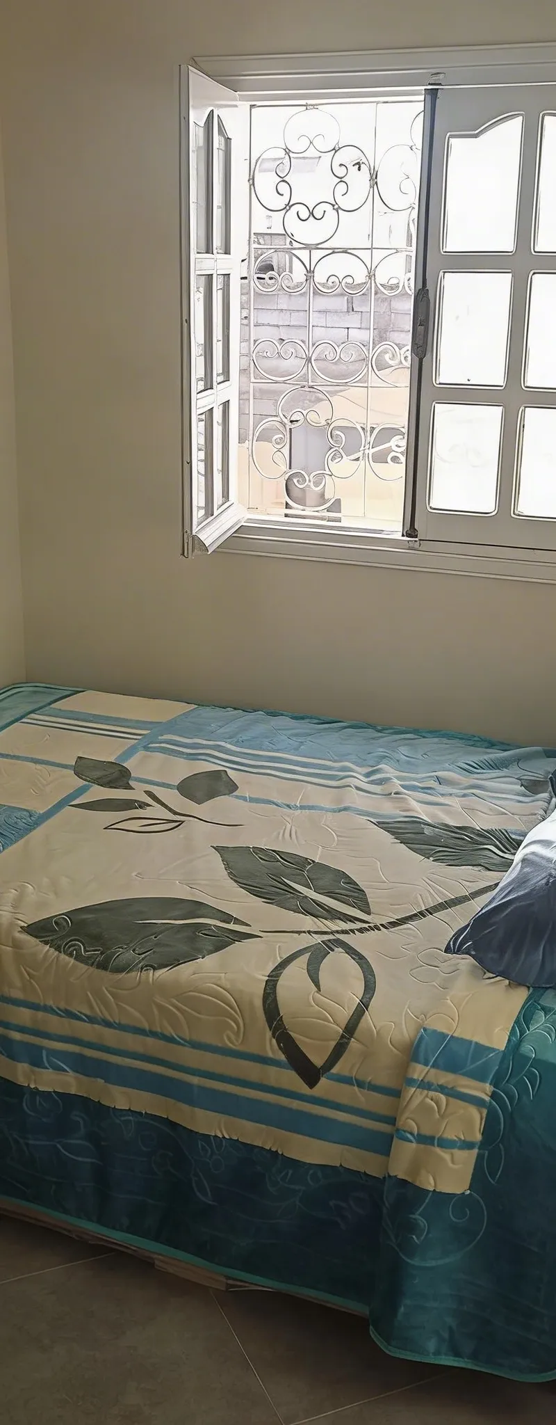 Chambre meublée pour filles