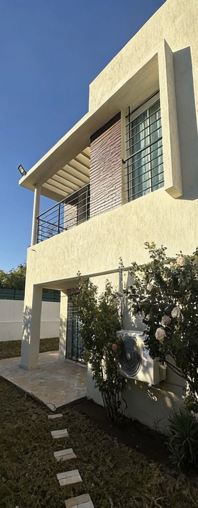 CHARMANTE VILLA MEUBLEE