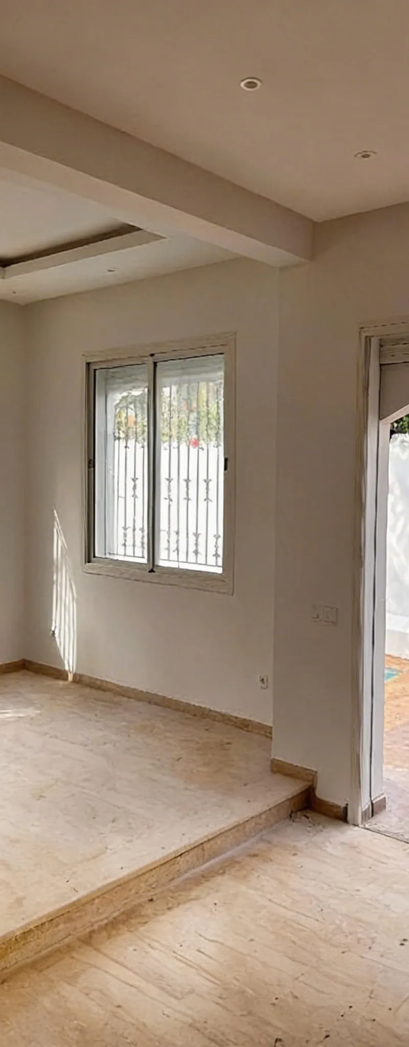 Villa luxueuse vide à côté école américaine