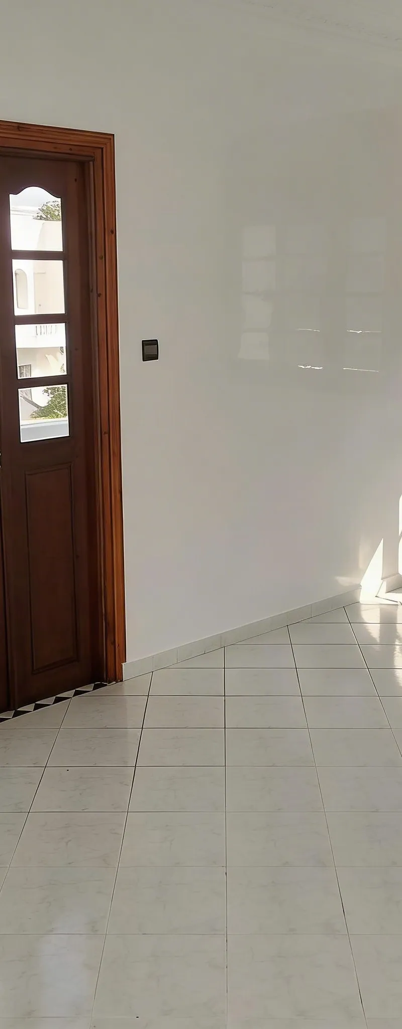 Étage villa vide Ibn Badis