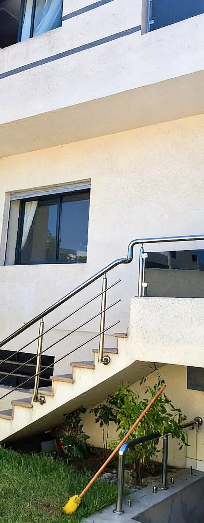 Belle villa mitoyenne, meublée située a Californie