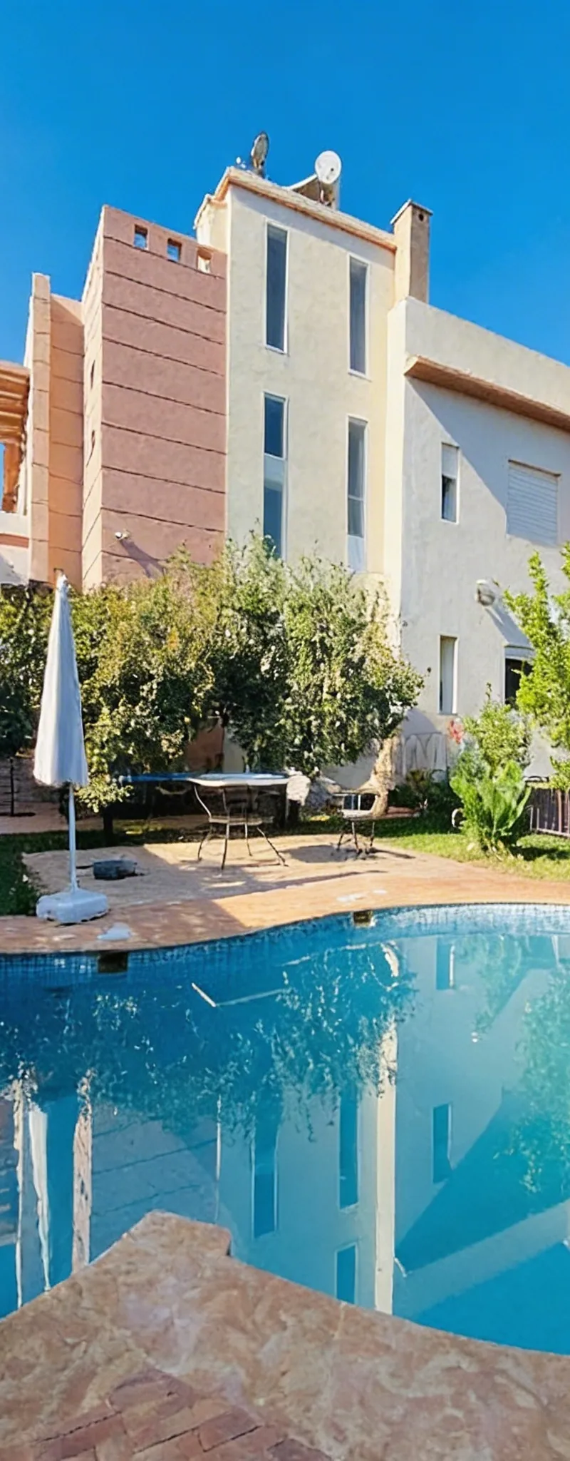 Villa de prestige à Targa – 600 m² avec piscine