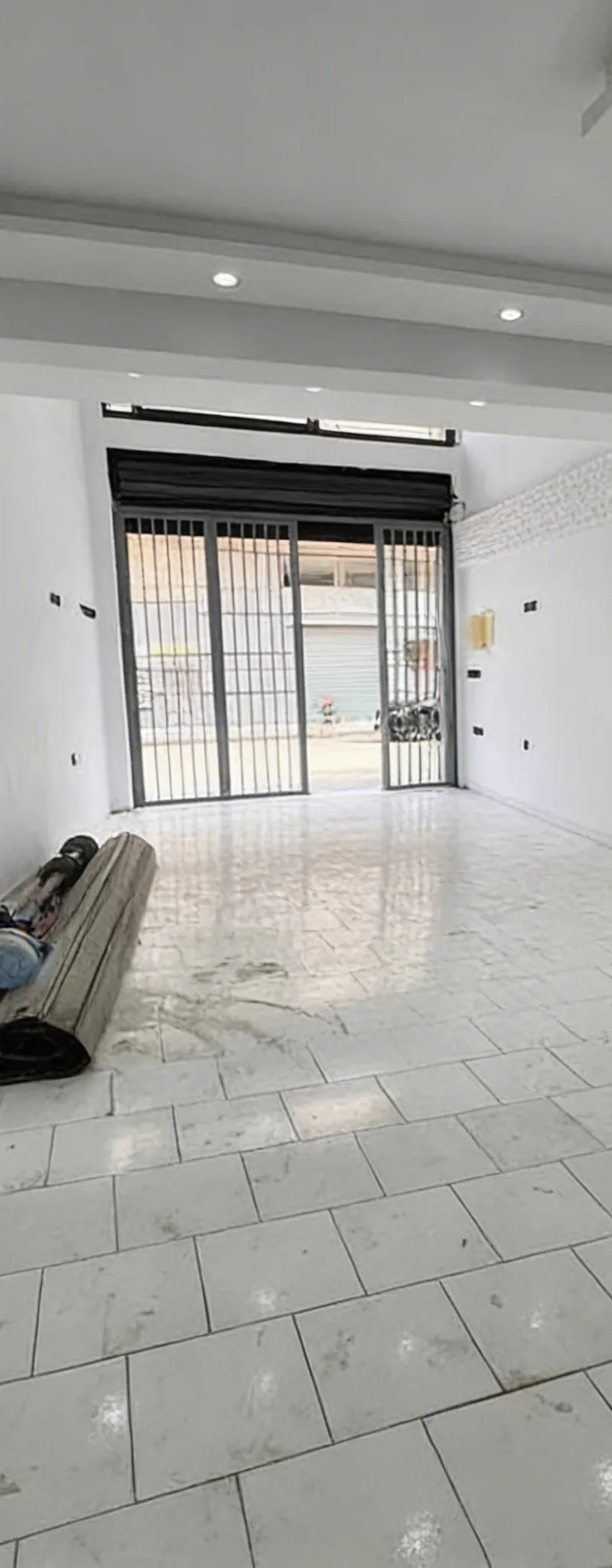 Loyer Magasin 46m2, soute 22m2, cave 46m2 à Bouskoura