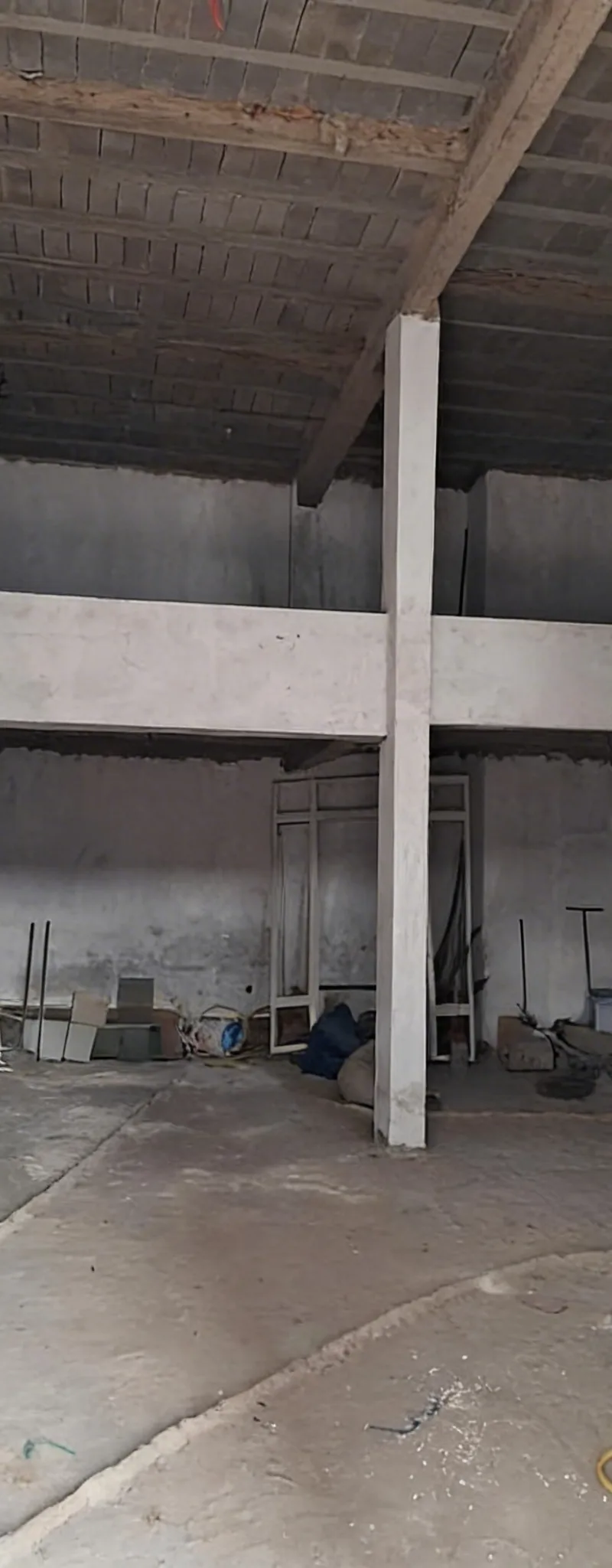 Magasin idéal pour supérette près almaz de 135 m²