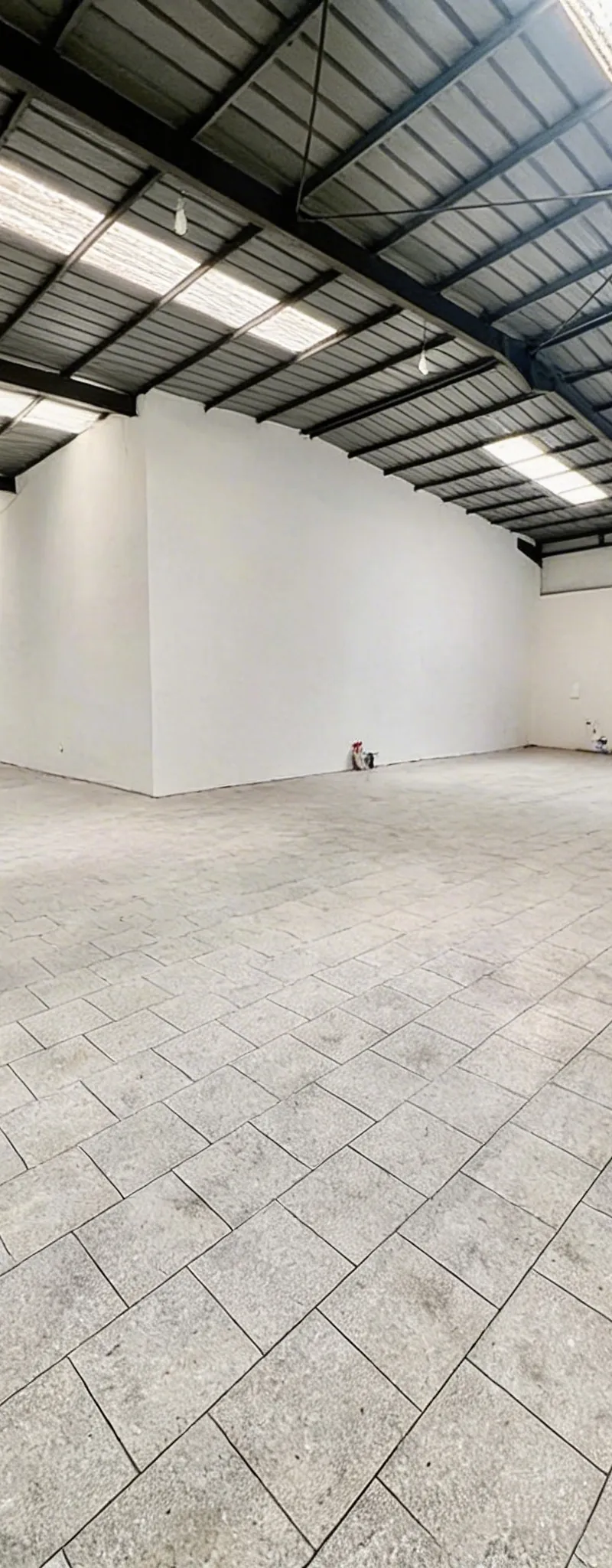 Local commercial 523m 2 façades Av Base Aérienne