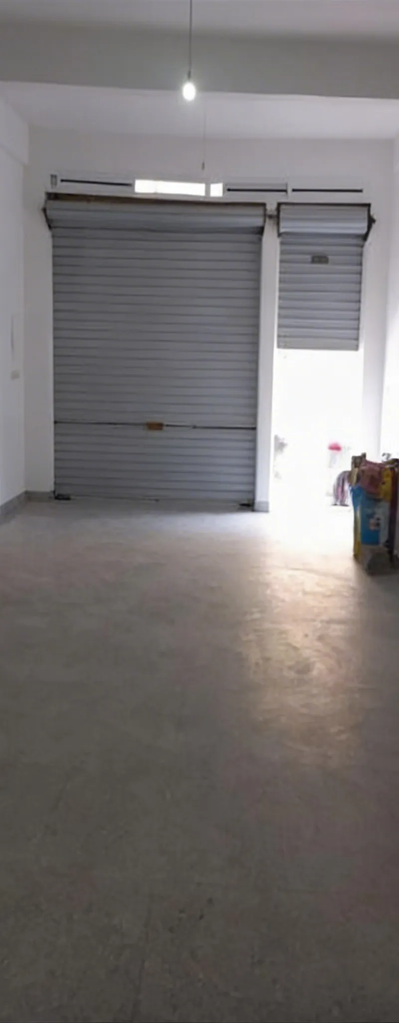 Local commercial entièrement rénové