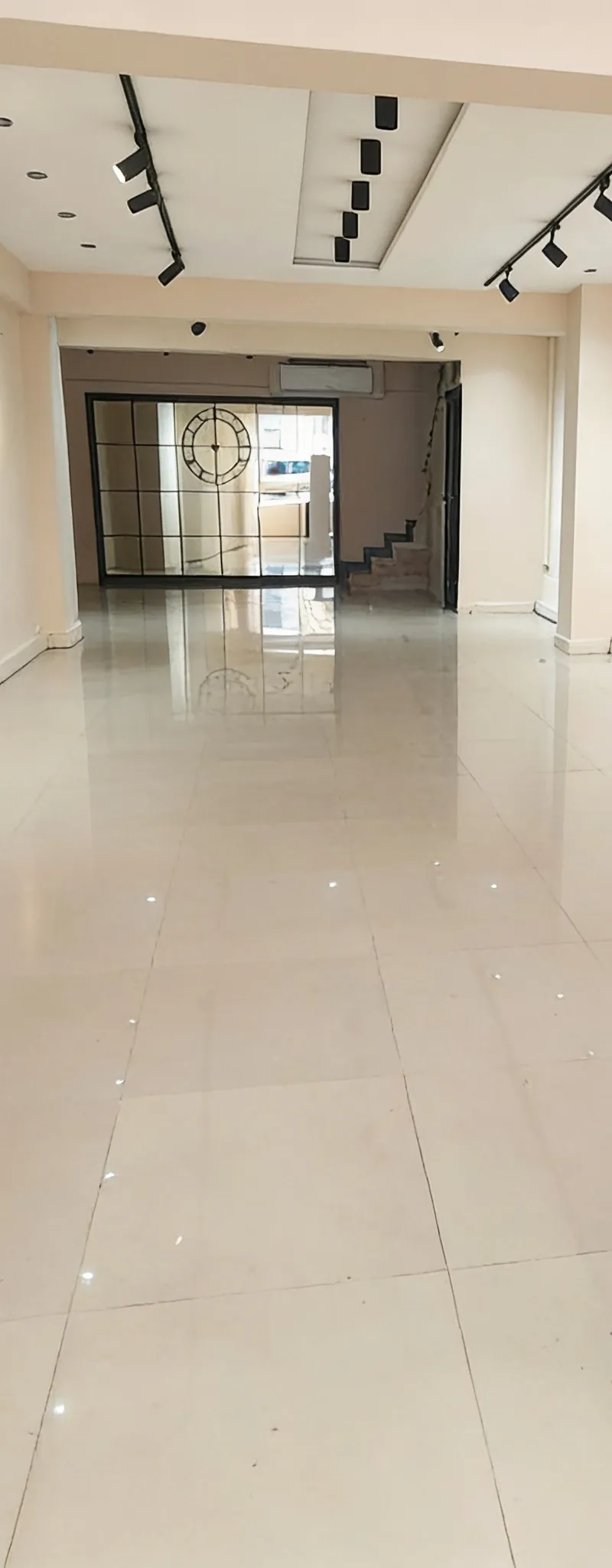 Local com café snack ou autre 160m2 Maarif