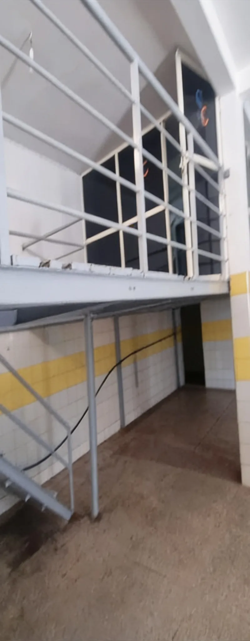 Grand Magasin de 130m2 sur Hay Menzeh Rabat