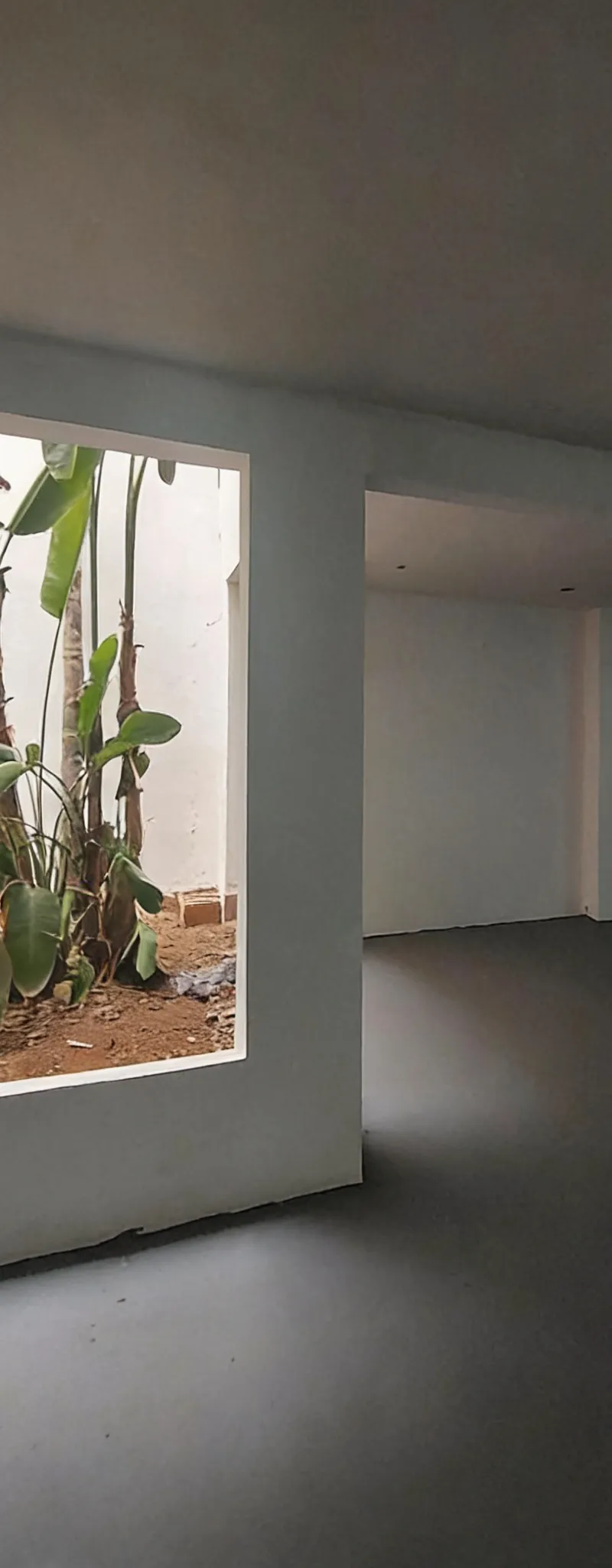 Local commercial 977 m² triangle d'or Max Mara