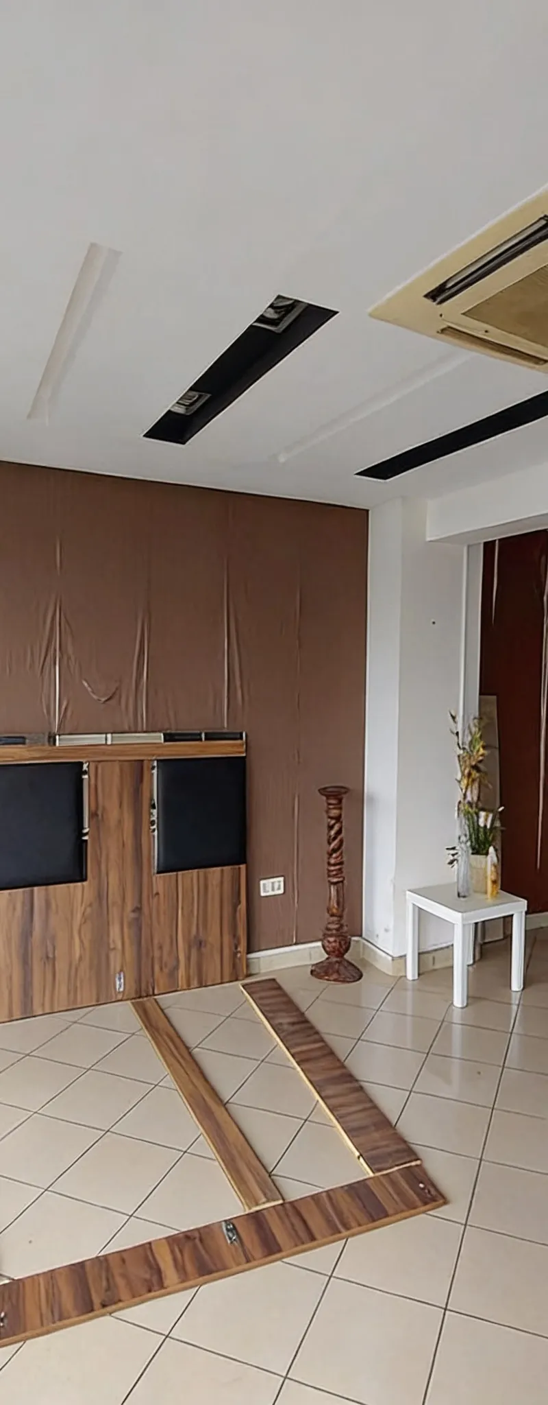 Local de 250 m² large vitrine en face CFC