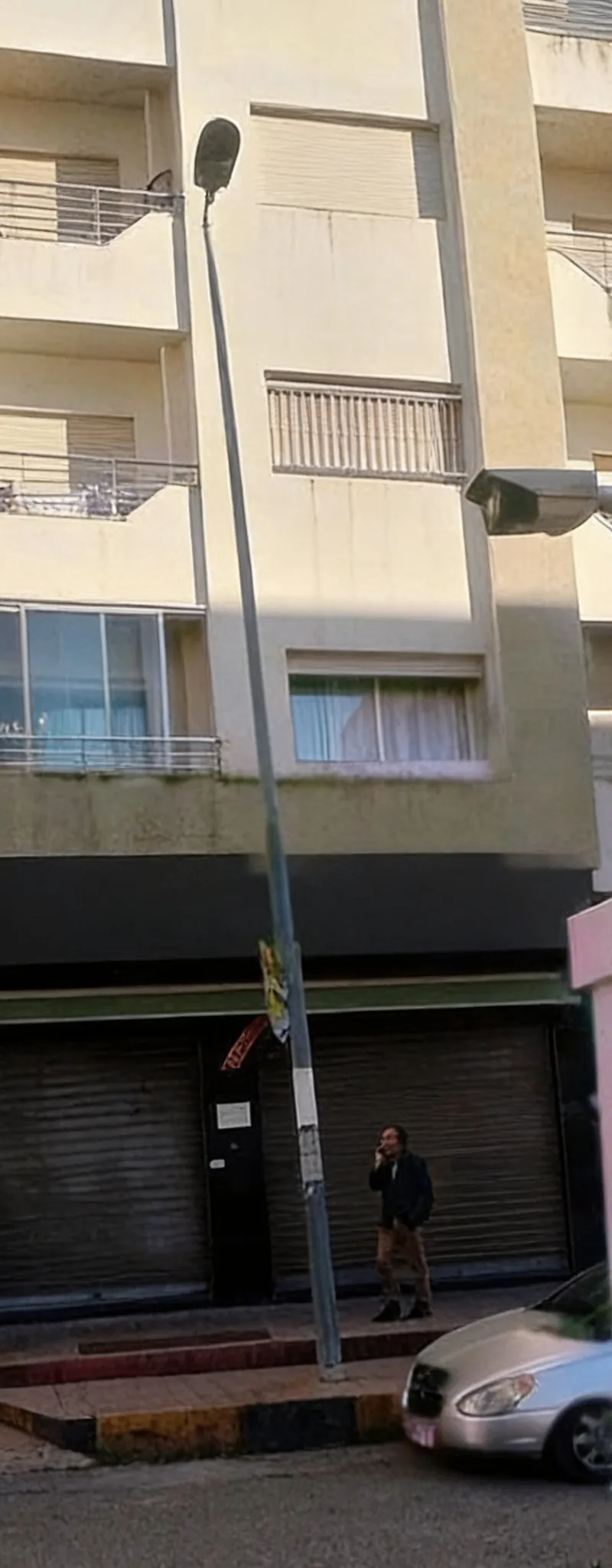 Magasin usage dépôt à Calif