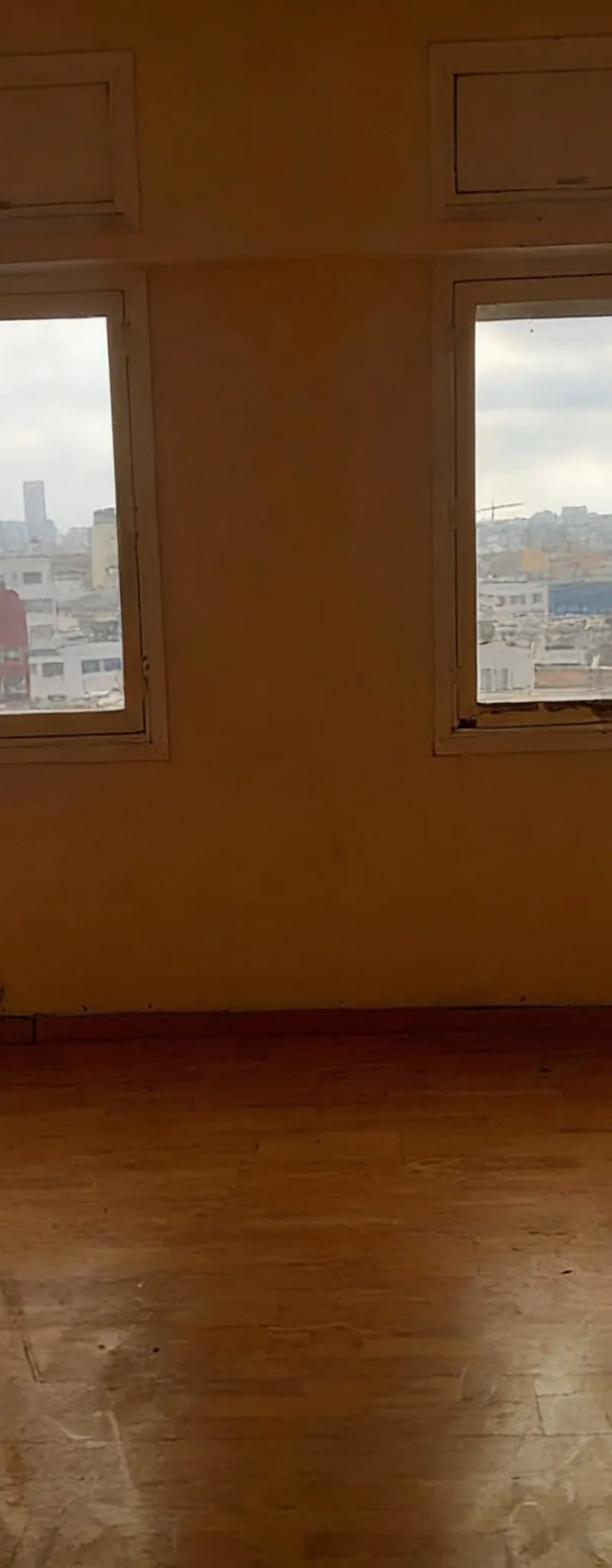 Bureau de 200m2 début Bd Moukawama à louer