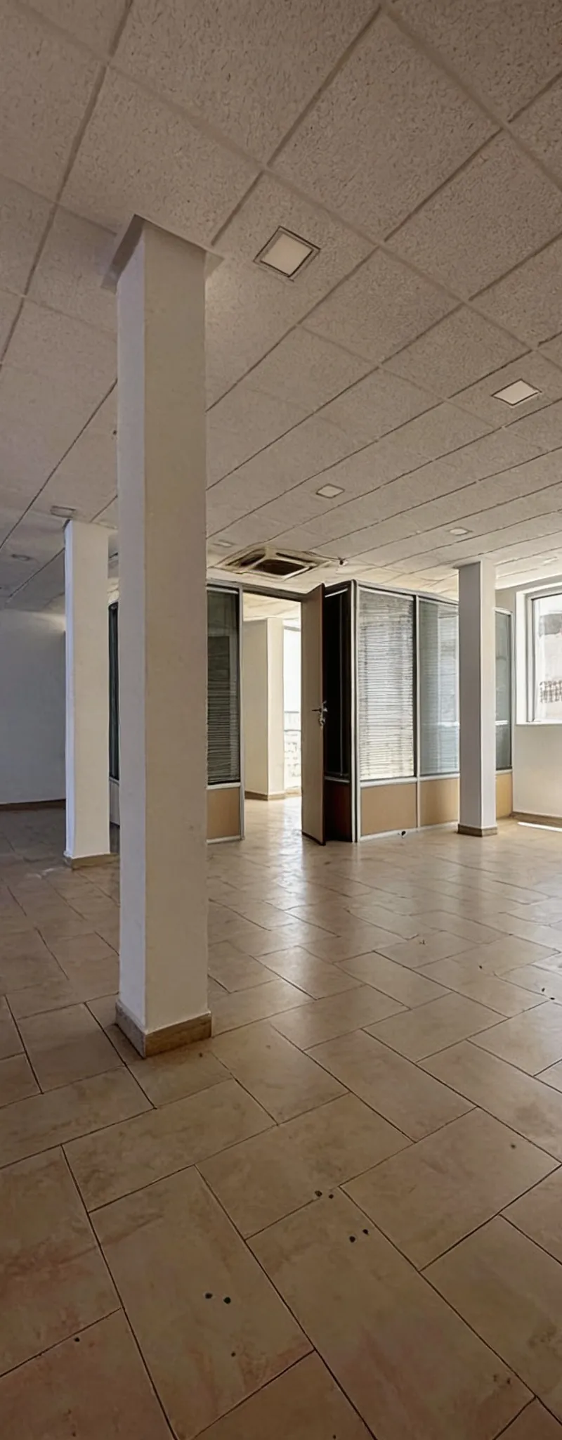 Bureau Open Space 150 m² à Dior Jamae