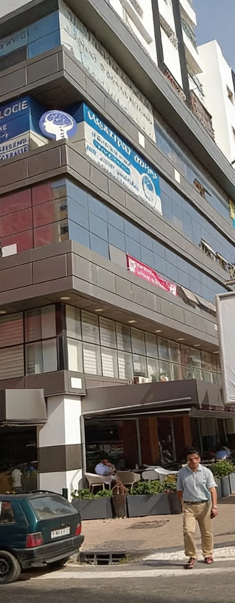 Bureau plein centre sur façade principale