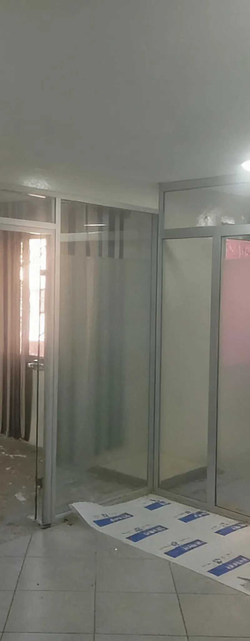 Plateau cloisonné avec ascenseur garage 90m2