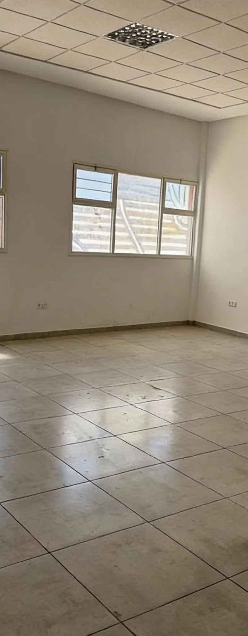 Plateau de bureau moderne à louer