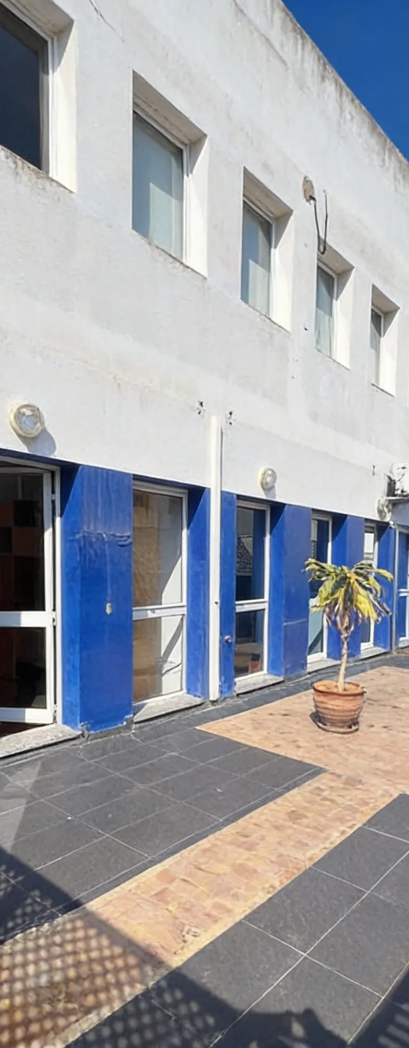 Bureau bien situé 360 m en location à Racine