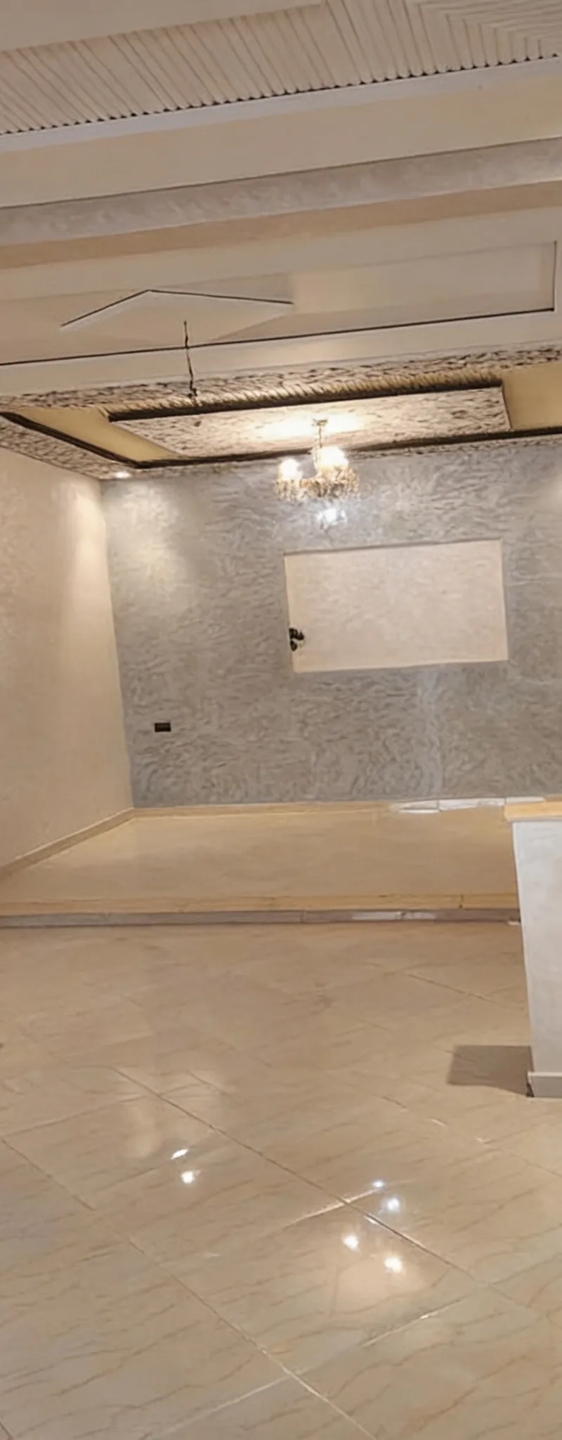 Appartement et magasin à Deroua