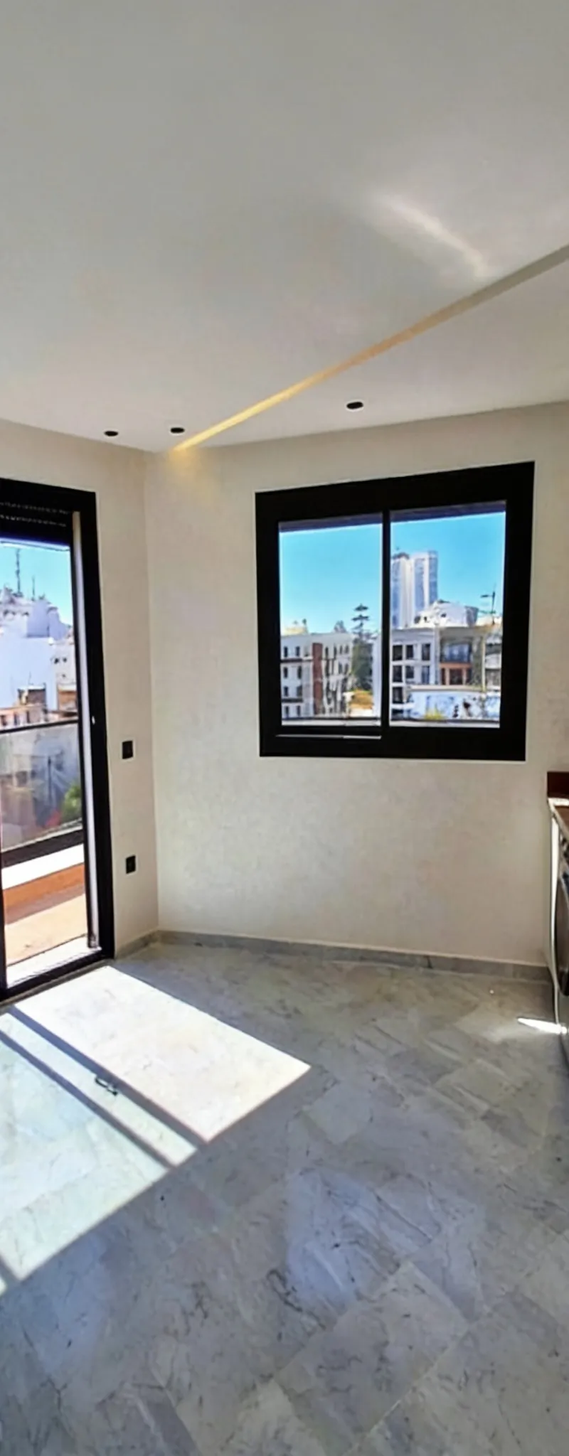 PALMIER JOLI STUDIO NEUF AVEC TERRASSE À VENDRE