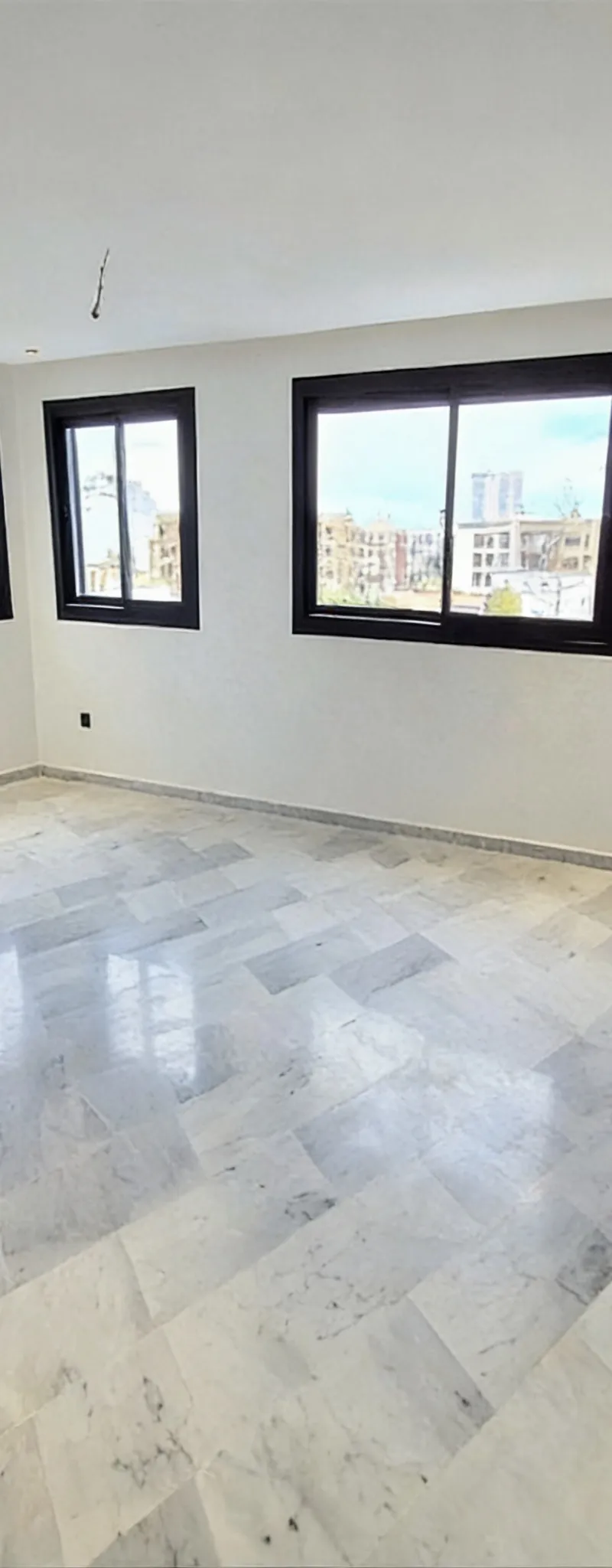 PALMIER JOLI APPT NEUF À VENDRE 58 m²
