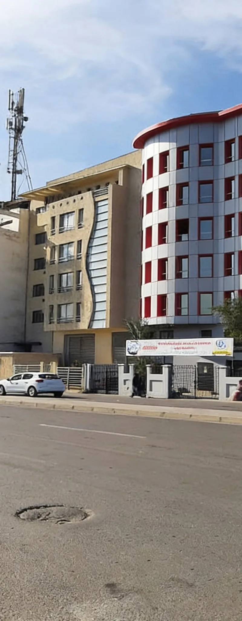 MAGASIN À VENDRE ROUTE NASSIM 387 m² et 191 m² SP