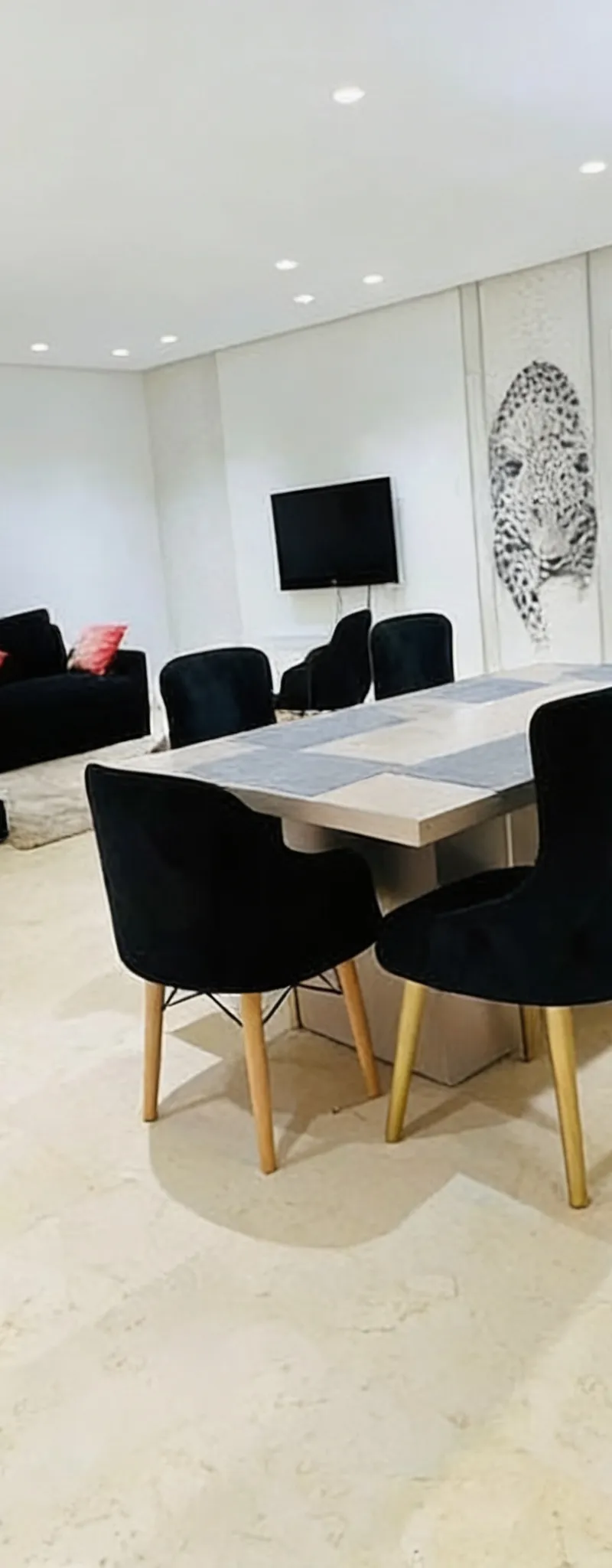 Appart luxueux 3 ch meublé à louer Jnane Souissi
